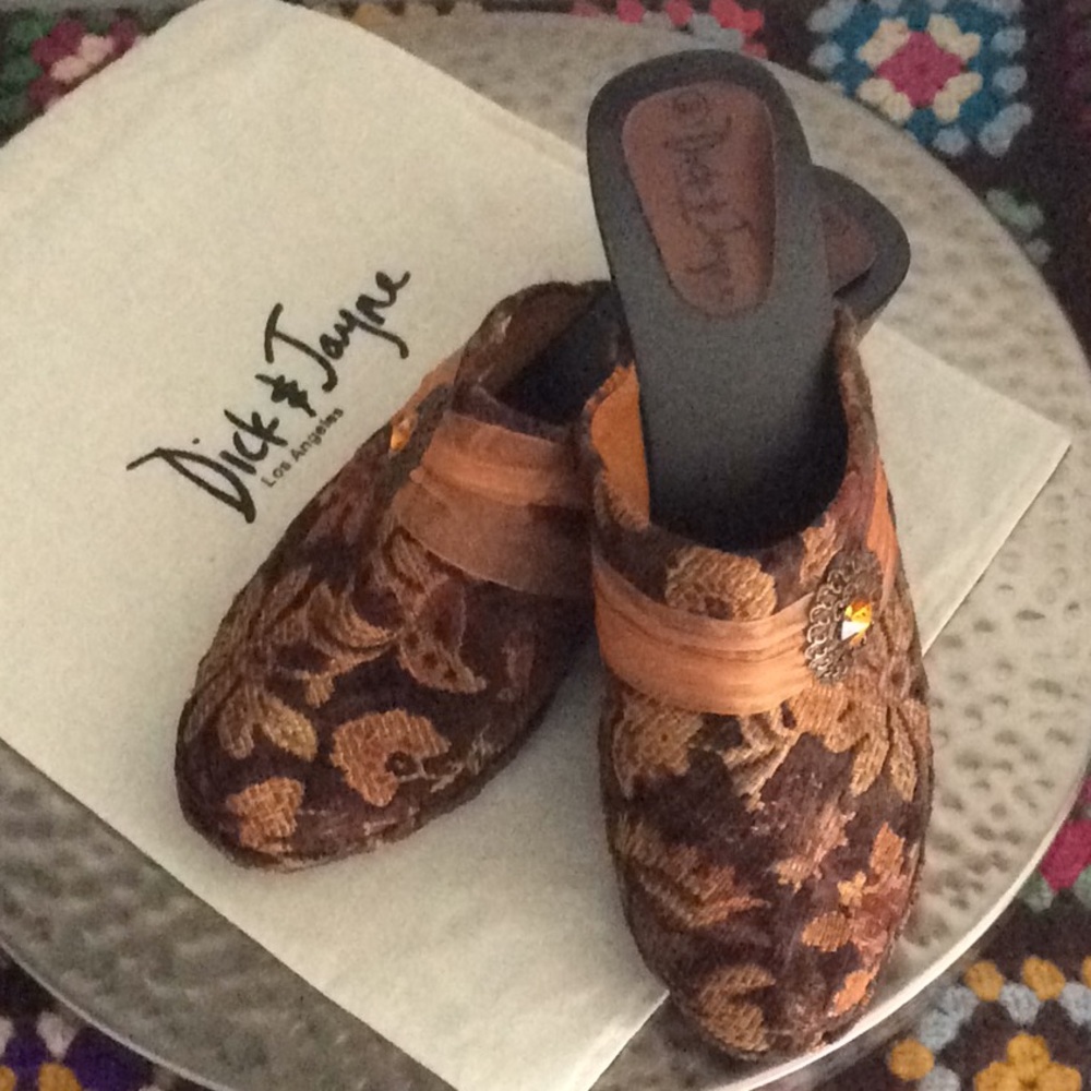 Dick & Jayne Tapestry Clogs - Picture 4 of 8